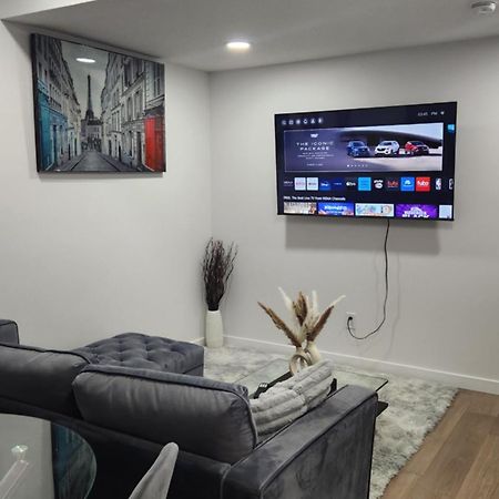 Modern 2 Bedroom Basement Suite At West Edmonton Eksteriør bilde