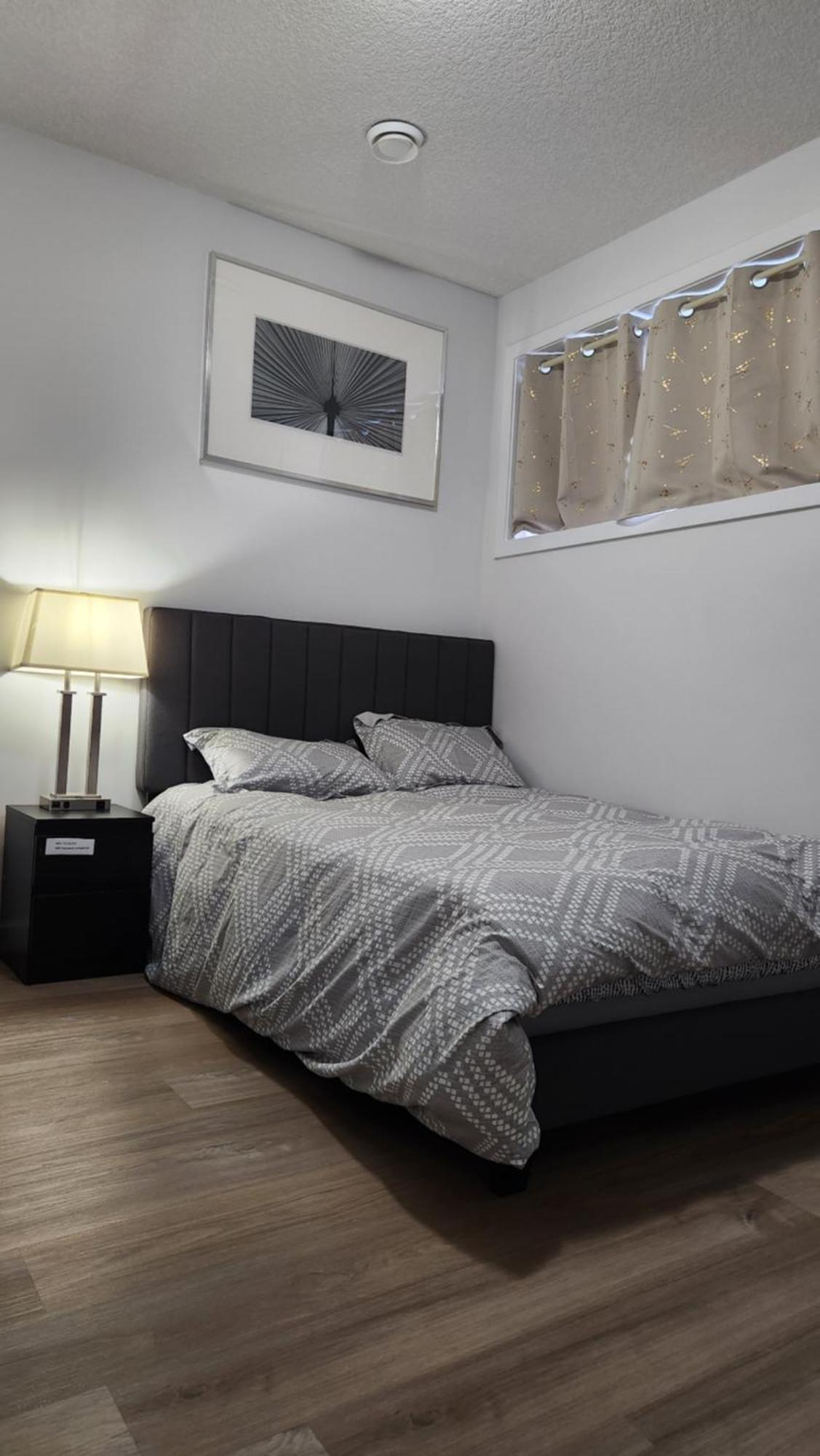 Modern 2 Bedroom Basement Suite At West Edmonton Eksteriør bilde
