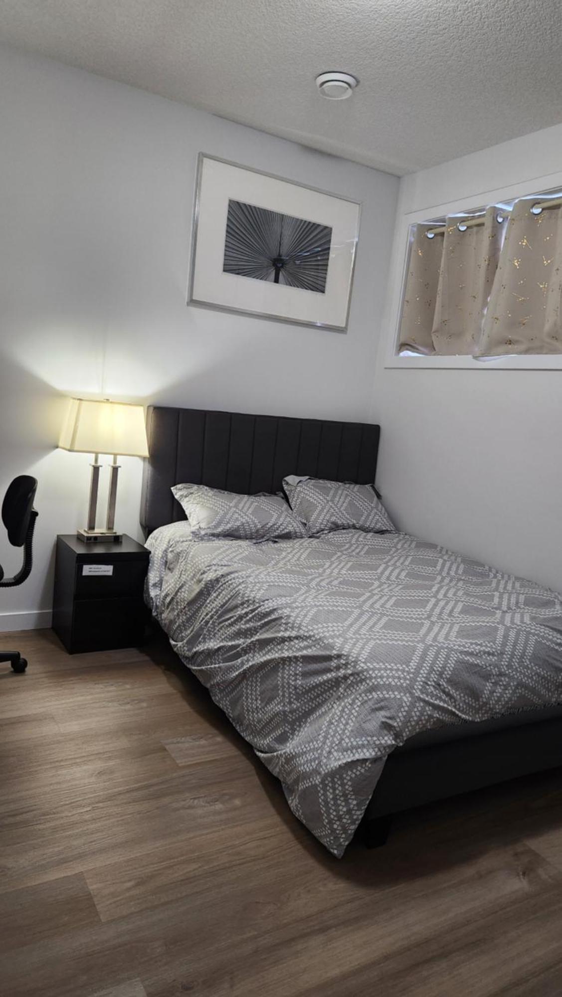 Modern 2 Bedroom Basement Suite At West Edmonton Eksteriør bilde