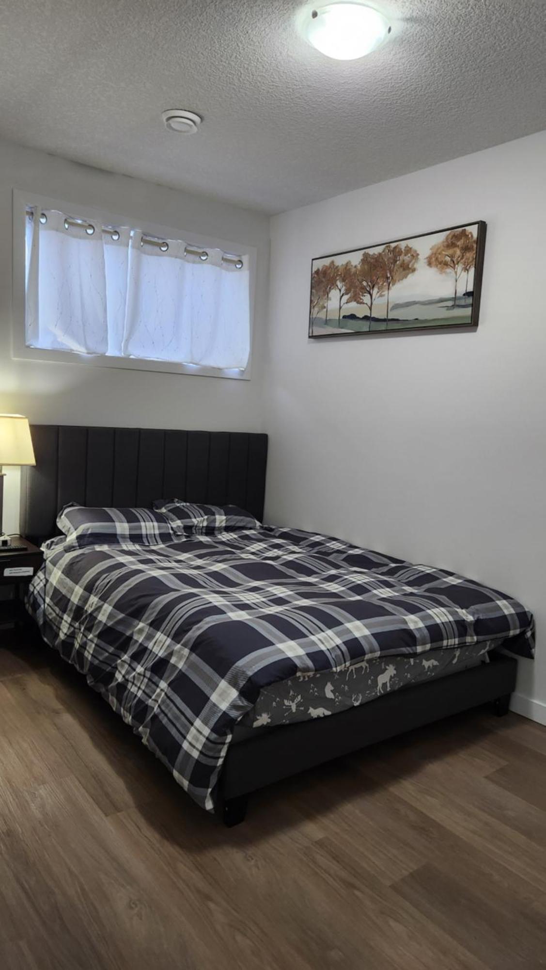 Modern 2 Bedroom Basement Suite At West Edmonton Eksteriør bilde