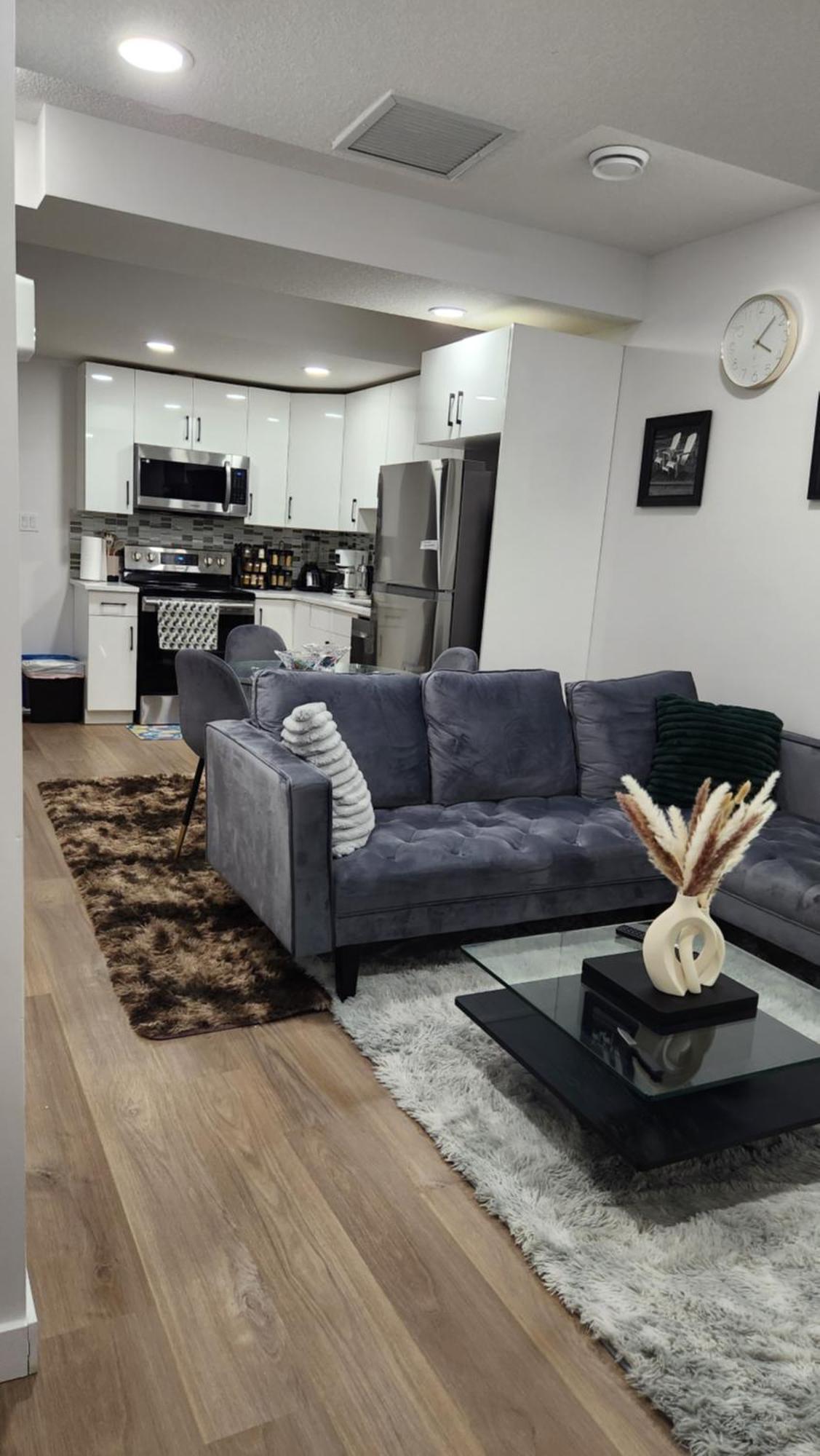 Modern 2 Bedroom Basement Suite At West Edmonton Eksteriør bilde
