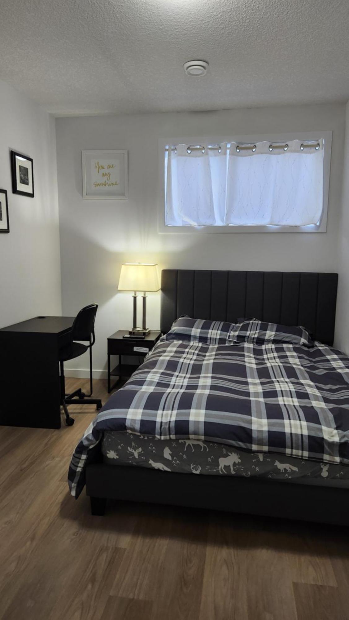 Modern 2 Bedroom Basement Suite At West Edmonton Eksteriør bilde