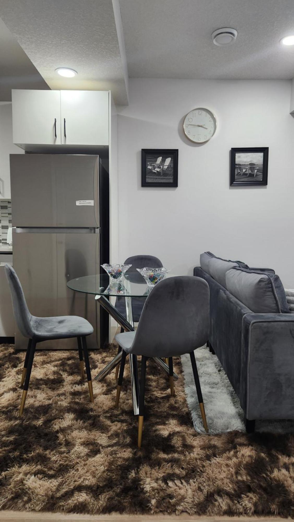 Modern 2 Bedroom Basement Suite At West Edmonton Eksteriør bilde