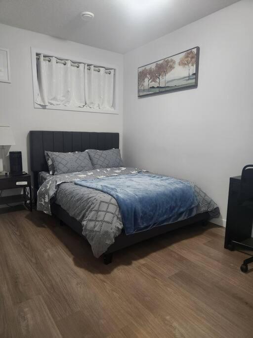 Modern 2 Bedroom Basement Suite At West Edmonton Eksteriør bilde